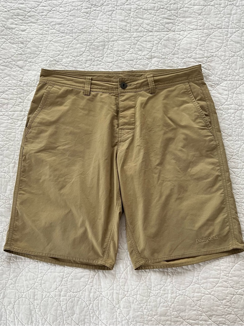 Patagonia Khaki Wavefarer Men’s Walk Shorts Performance QuickDry Surfer Skater
